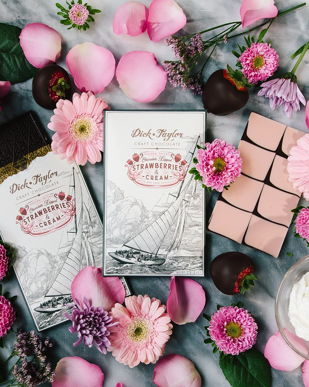 Belize Kakao Dick Taylor Strawberries & Cream Schokolade mit Erdbeeren und weißer Schokolade