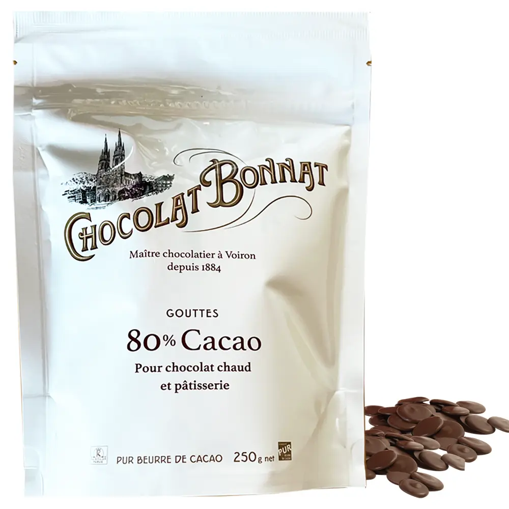 BONNAT Chocolat | Trinkschokolade Schokoladendrops »Cacao« 80% | 250g Schokoladendrops mit 80% Kakaoantel von Bonnat Frankreich , weiße Verpackung neben Schokoladendrops B