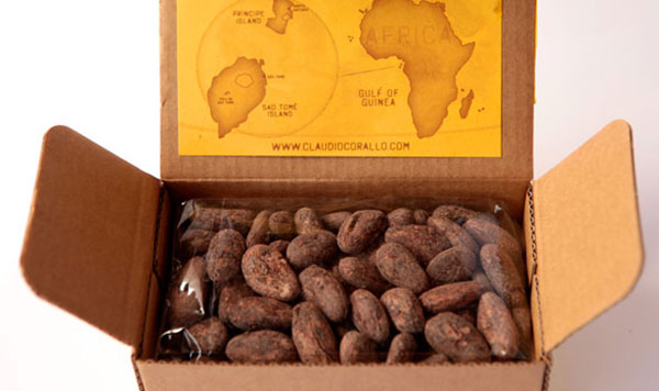 Kakaobohnen geröstet - geöffnete Packung von Claudio Corallo