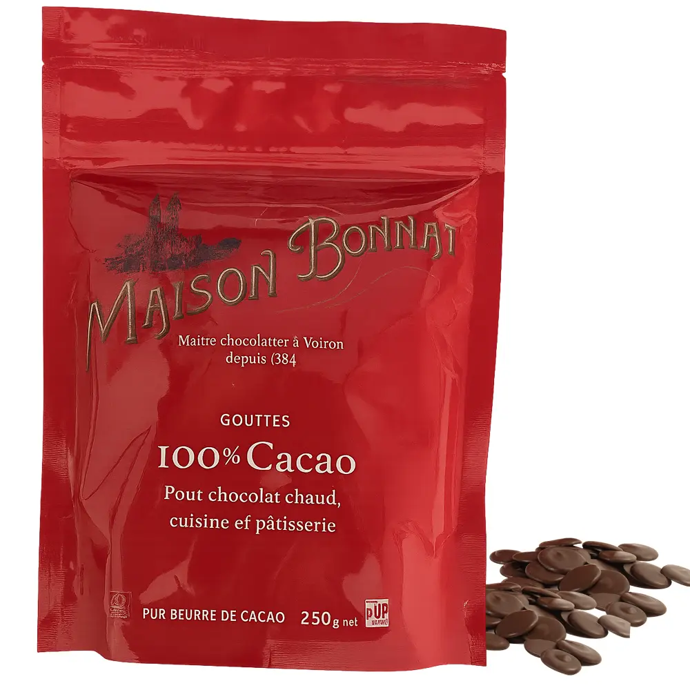 BONNAT Schokolade | Kakaomasse »Cacao« Drops zum Backen und für Trinkschokolade 100% | 250g Schokoladendrops Kakaomasse mit 100% Kakaoantel von Bonnat Frankreich , weiße Verpackung neben Schokoladendrops B
